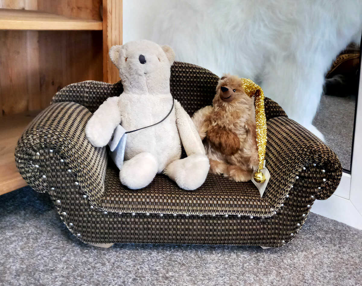 Bären-Besuch bei der Steiner Manufaktur für Kuscheltiere